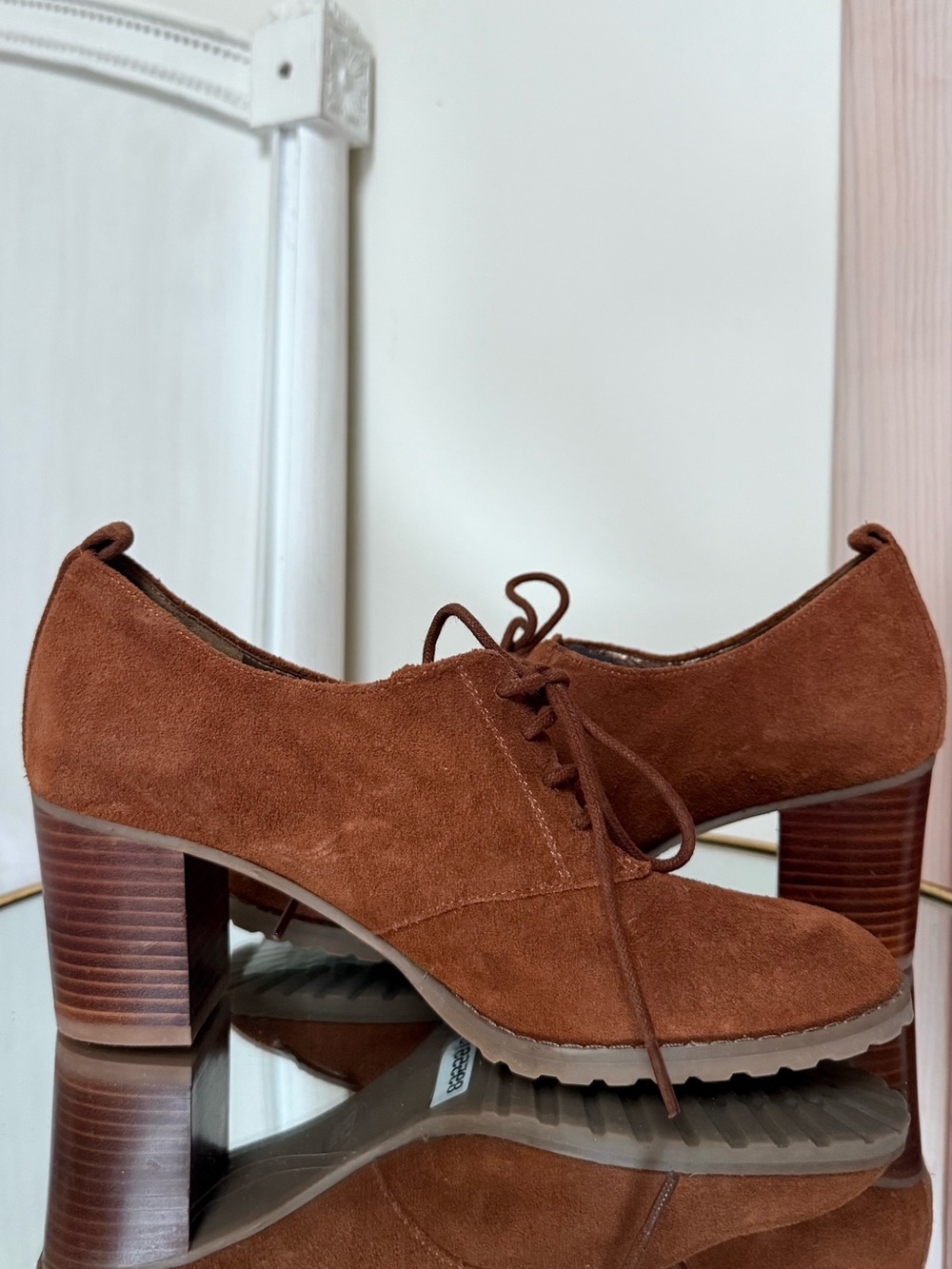 Circa Joan&David heeled Oxford boot in camel Suede. Never worn.